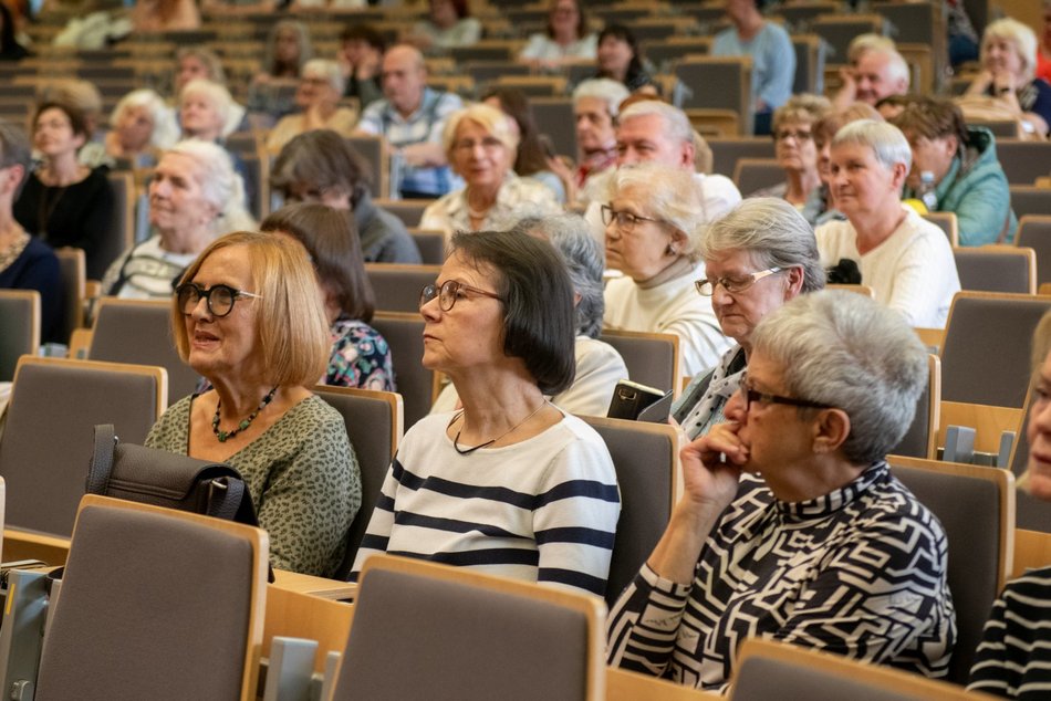 Zakończenie roku na Uniwersytecie Trzeciego Wieku UŁ. Nie obyło się bez wzruszeń