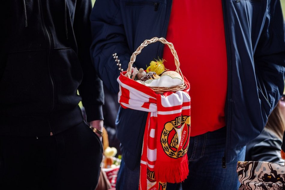Łódź. Święcenie pokarmów na stadionie Widzewa Łódź