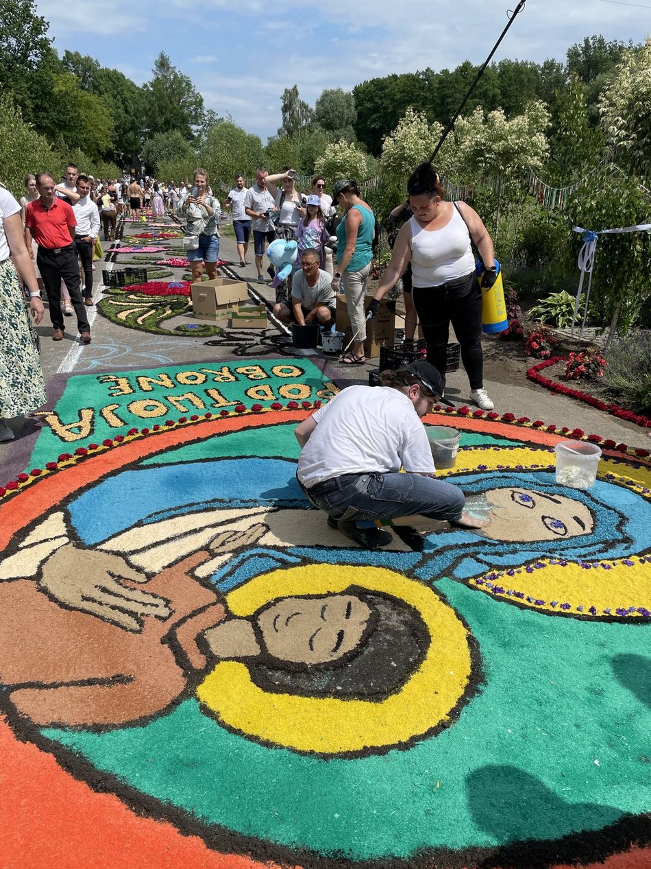 Kwiatowe dywany w Spycimierzu