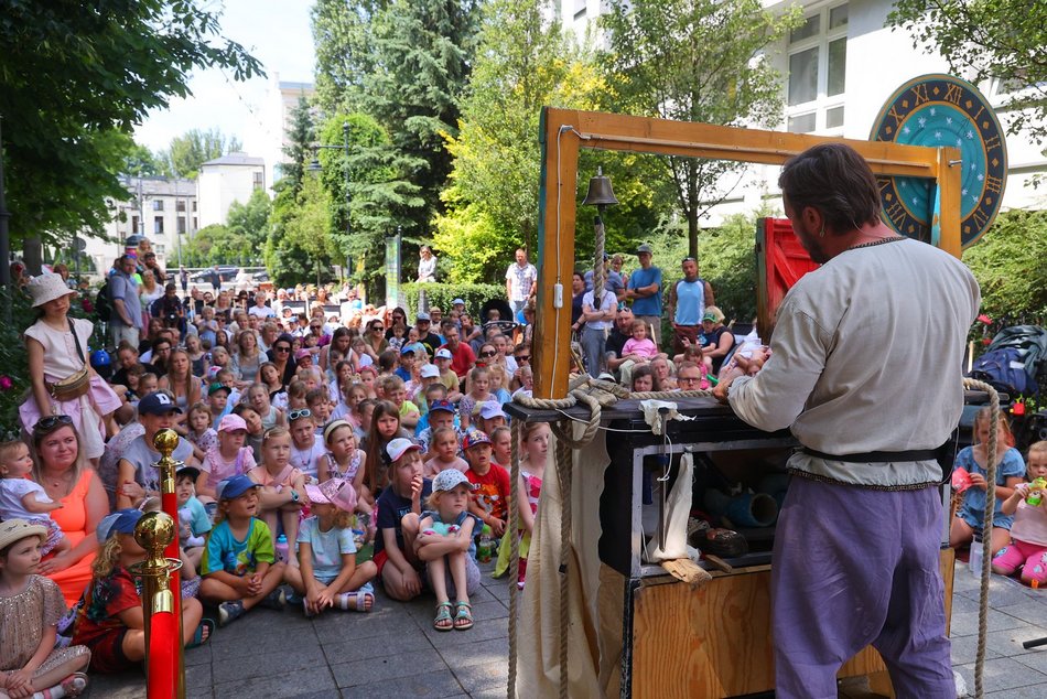Łódź. Baśniowa Piotrkowska w Łodzi. Teatr Barnaby zachwycił dzieci!