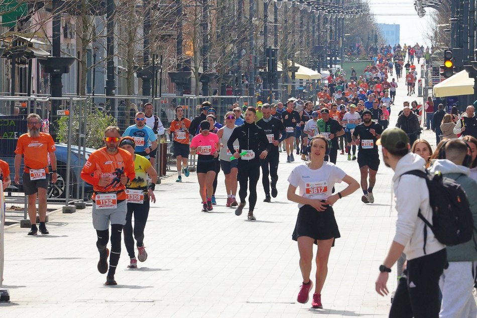 Łódź. DOZ Maraton Łódź 2026. Brałeś udział w biegu? Odszukaj się w galerii i zapisz na pamiątkę!