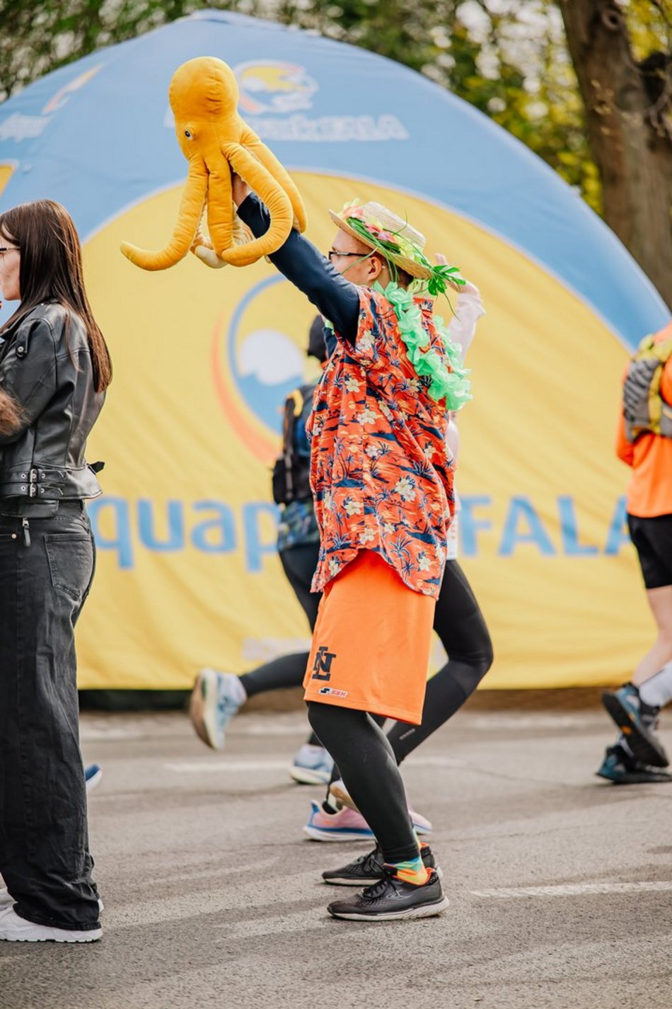 Łódź. Strefa kibica na DOZ Maraton Łódź 2026. Jak Łodzianie dopingowali biegaczy?