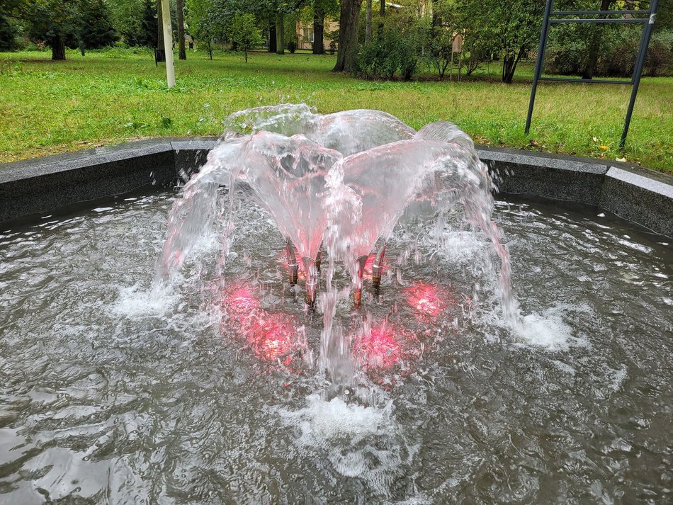 Łódź. Fontanna w parku Struga w Łodzi