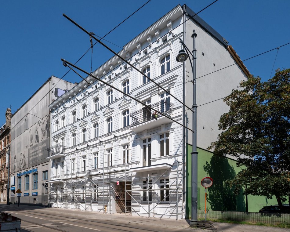 Łódź. Kamienica przy Kilińskiego w Łodzi nie do poznania. Niedawno straszyła, dziś przyciąga wzrok!