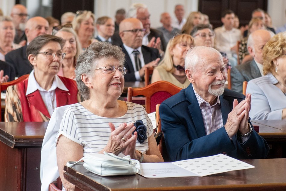 Łódź. Medale za długoletnie pożycia małżeńskie. Rekordziści są razem ponad 60 lat!