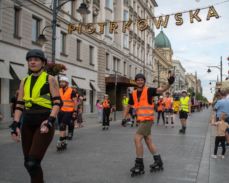Łódź. Nightskating Łódź za nami. Rolkarze znów opanowali Piotrkowską
