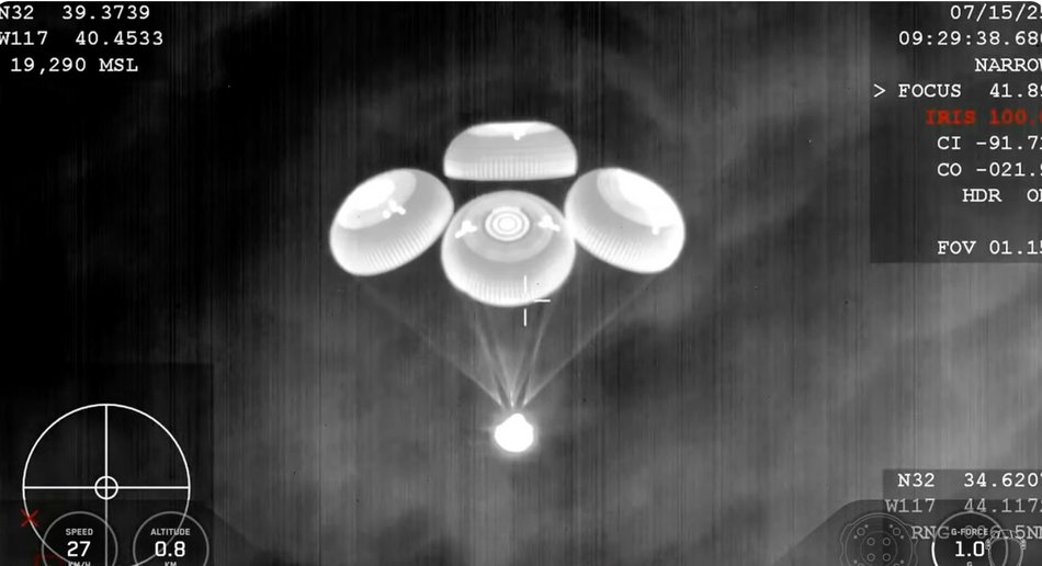 Łódź. Sławosz Uznański-Wiśniewski wrócił na Ziemię! Łodzianin wylądował w Oceanie Spokojnym!