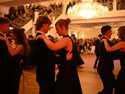 Studniówka III LO w Łodzi. Szyk i elegancja w Białym Pałacu