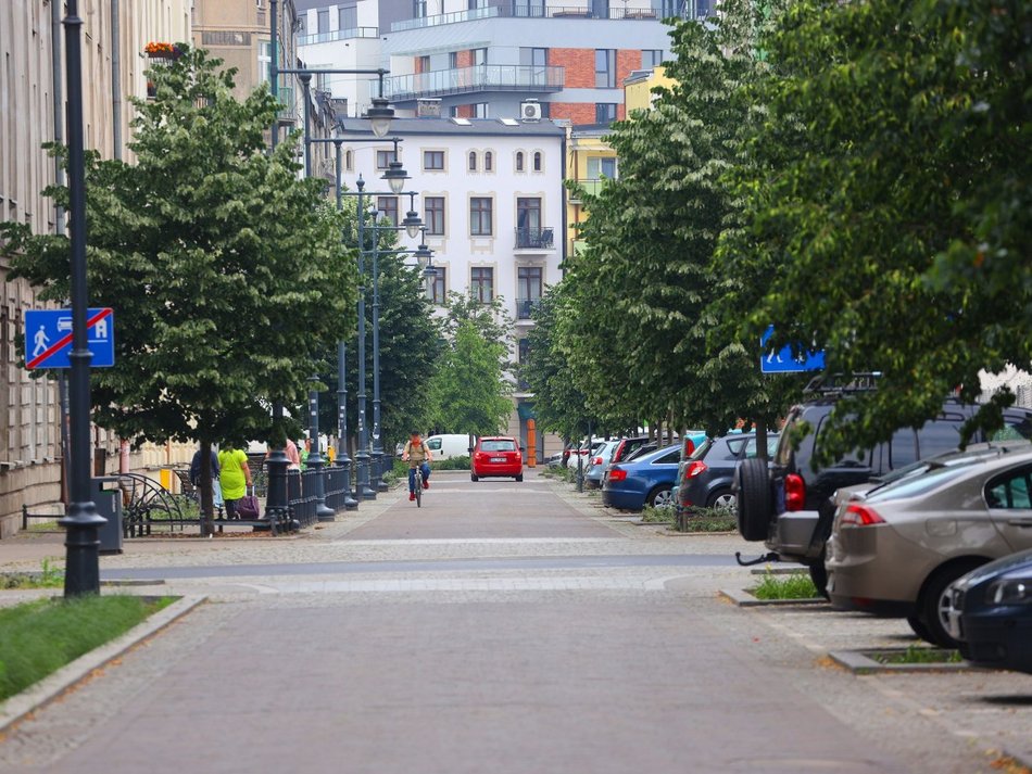 Łódź. Woonerf na ul. Lipowej w Łodzi