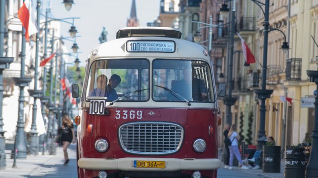 Zabytkowe tramwaje i autobusy MPK Łódź wróciły na ulice miasta. Możesz nimi pojechać! [ZDJĘCIA]
