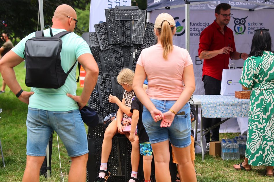 Cyrkowe warsztaty w parku Staromiejskim na 602. Urodzin Łodzi. Szczudła, sztuczki i hula hop!
