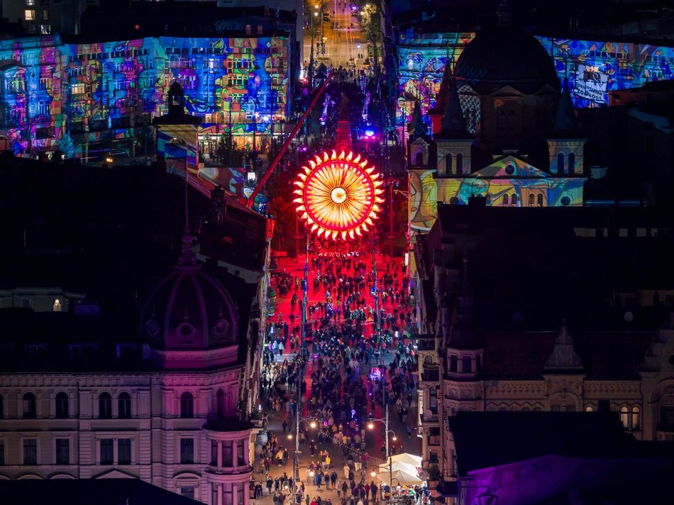 Light Move Festival 2025 Łódź z drona! Wybierz się na lot nad rozświetlonym miastem