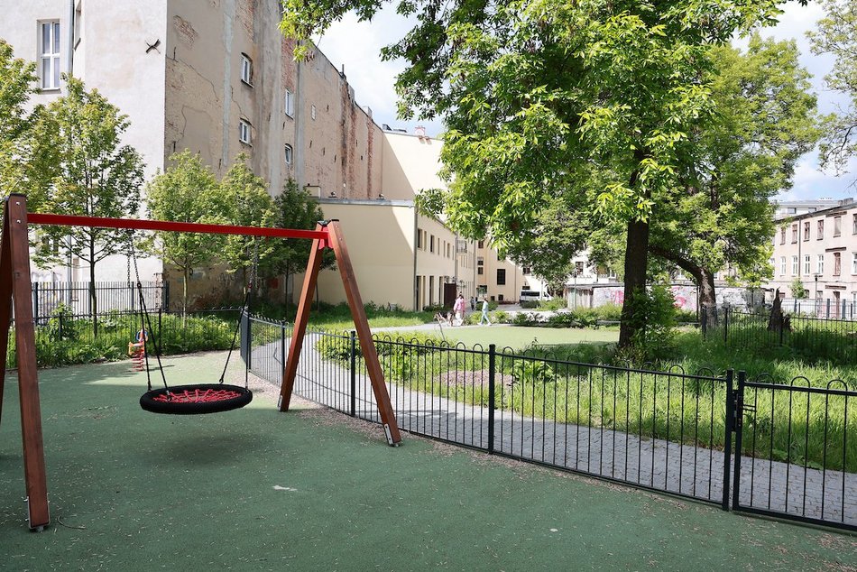 Łódź. Nowa świetlica dla dzieci i młodzieży przy Północnej w Łodzi. Sale warsztatowe, plac zabaw