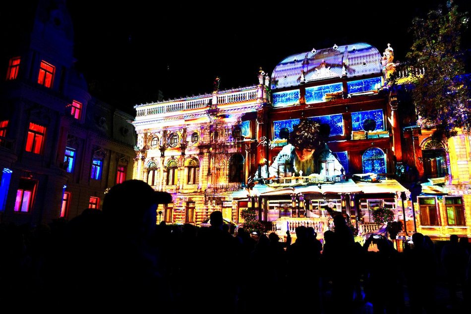 Łódź. Po prostu magia! Pałac Poznańskich zachwyca na Light Move Festival 2025