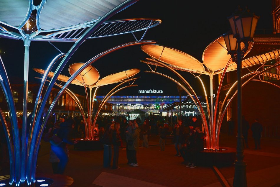 TOP 25 zdjęć z pierwszego dnia Light Move Festival 2025 Łódź. W sam raz na tapetę!