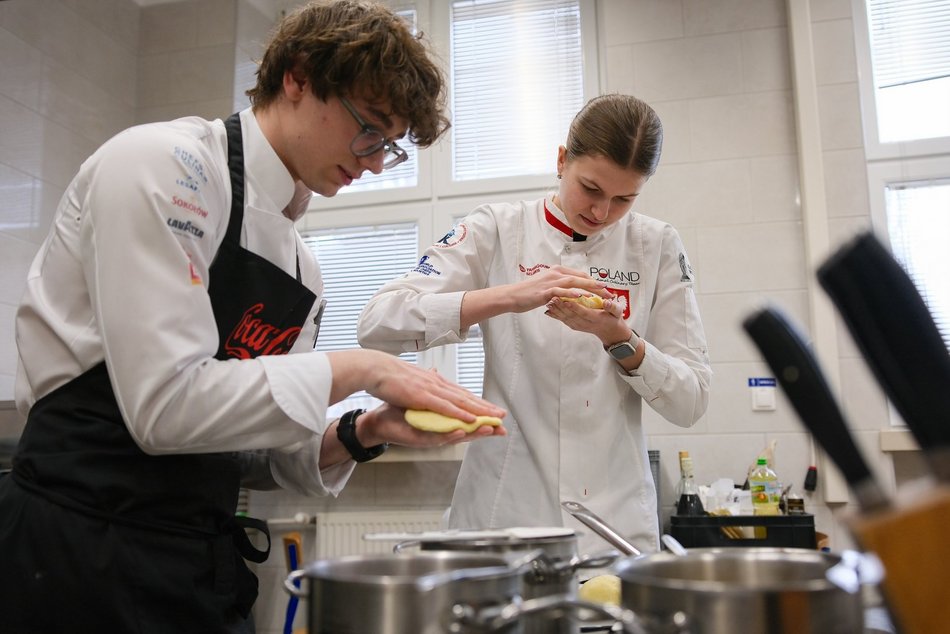 Łódź. Uczniowie Zespołu Szkoł Gastronomicznych w Łodzi