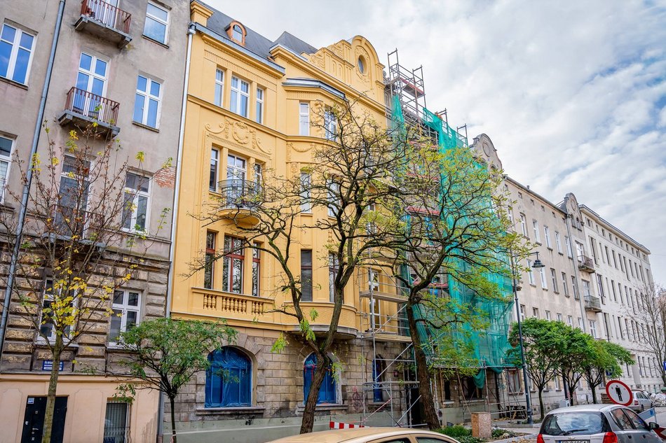 Łódź. Kolejna kamienica przy Mielczarskiego w Łodzi odzyskuje blask! Widać pierwsze efekty remontu