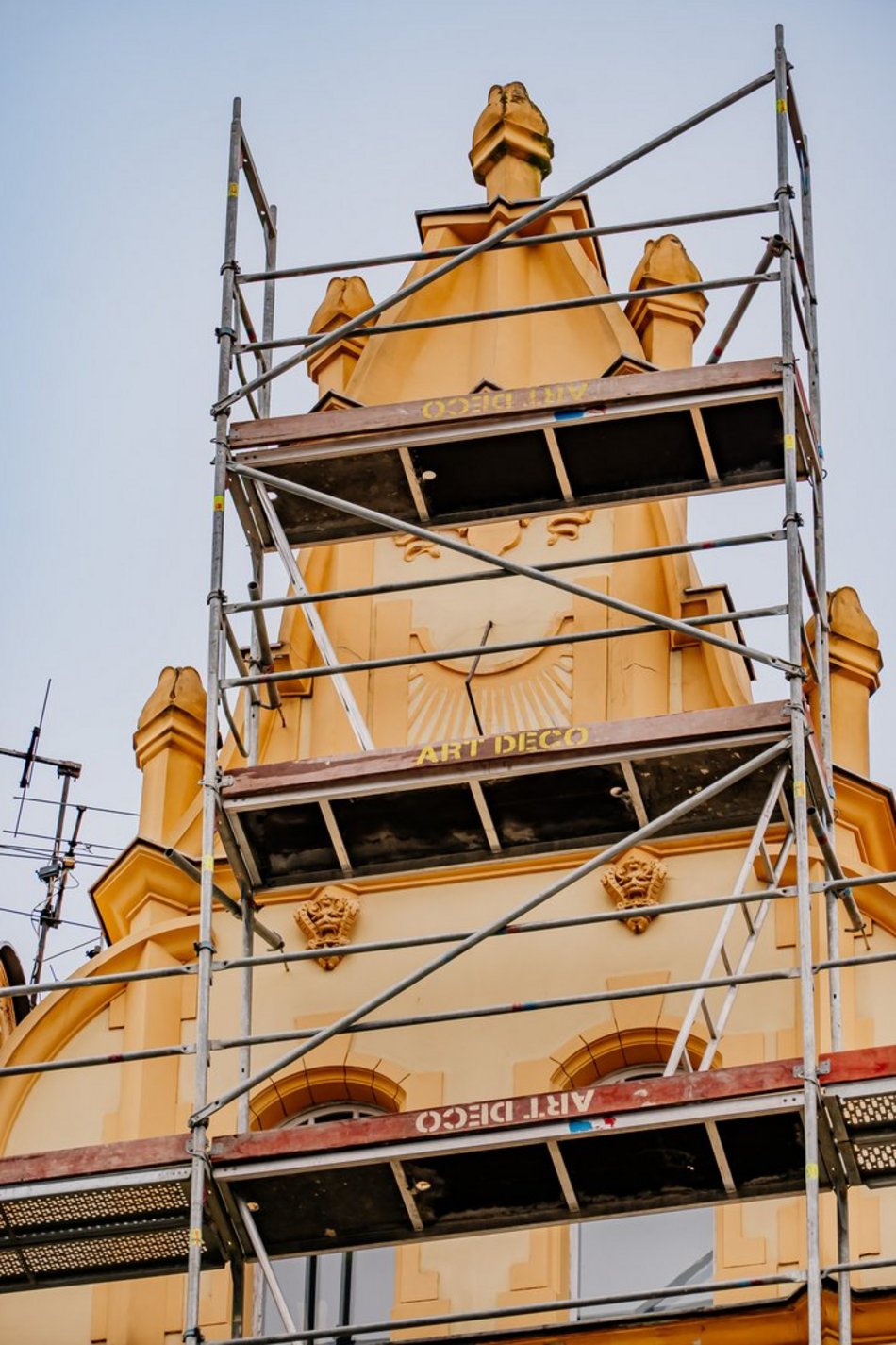 Łódź. Remont kamienicy przy Piotrkowskiej w Łodzi. Ikonę przykryły rusztowania