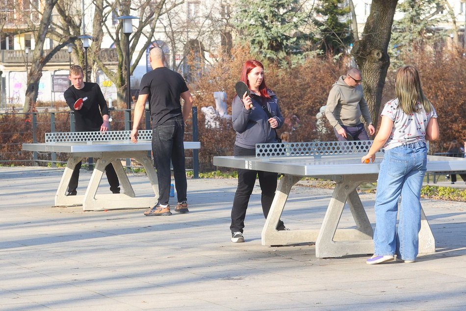 Łódź. Łódź budzi się do życia! Łodzianie i turyści tłumnie korzystają z pierwszych dni wiosny