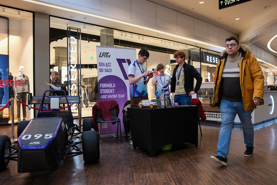 Łódź. WOŚP 2026 w Łodzi wystartował w Manufakturze! Zobacz te wspaniałe motocykle i bolidy