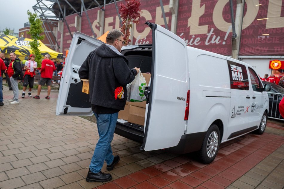 Nowy samochód dla schroniska w Łodzi. Zwierzaki już zacierają łapki na przejażdżki
