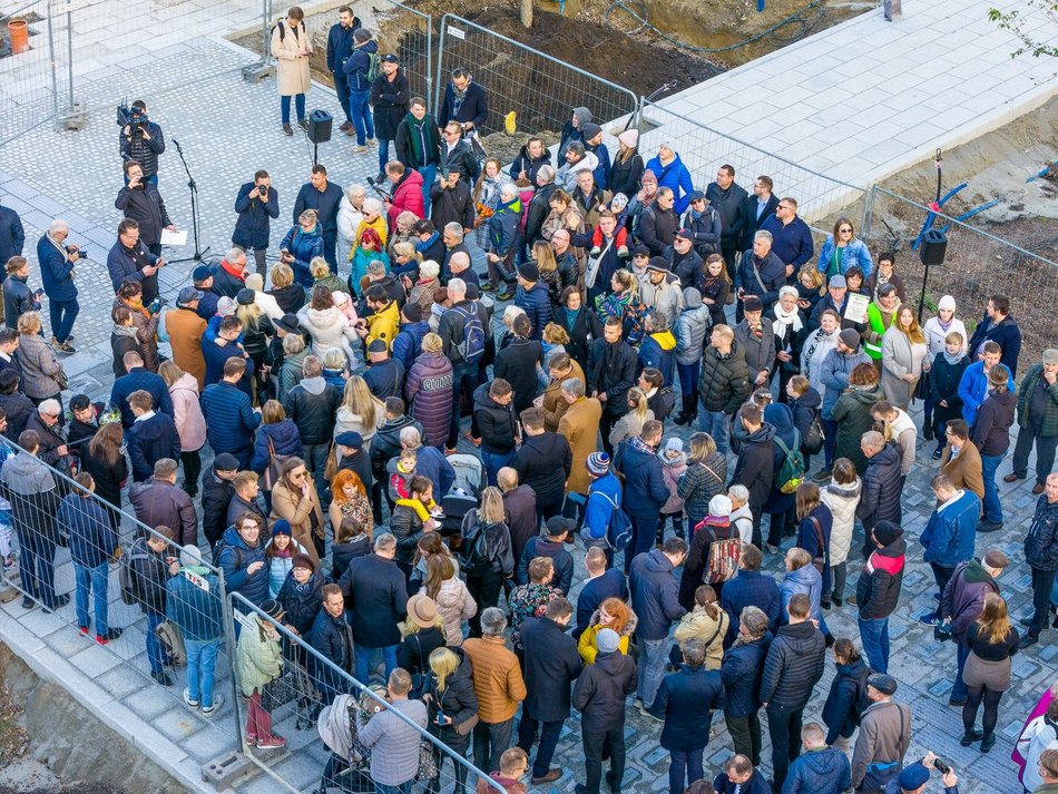 Odsłonięcie pomnika na placu Wolności