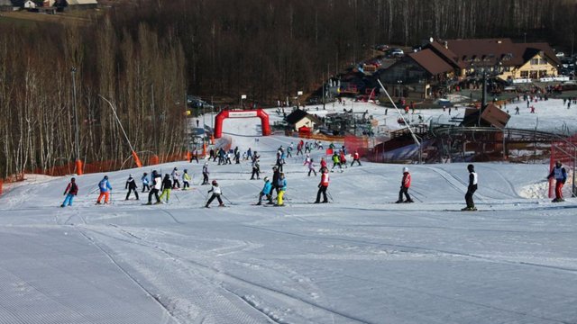 Z Łodzi na narty w godzinę! Góra Kamieńsk otwiera sezon zimowy [SZCZEGÓŁY]