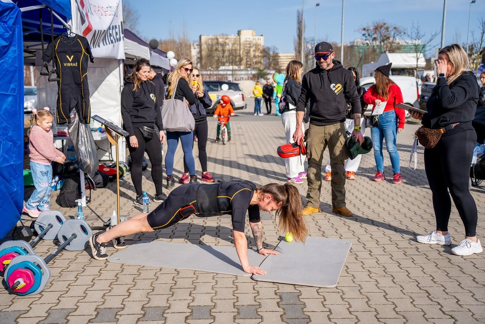 Łódź. Piknik AutoMocne przy Moto Arenie w Łodzi. Masa atrakcji dla każdego na Dzień Kobiet