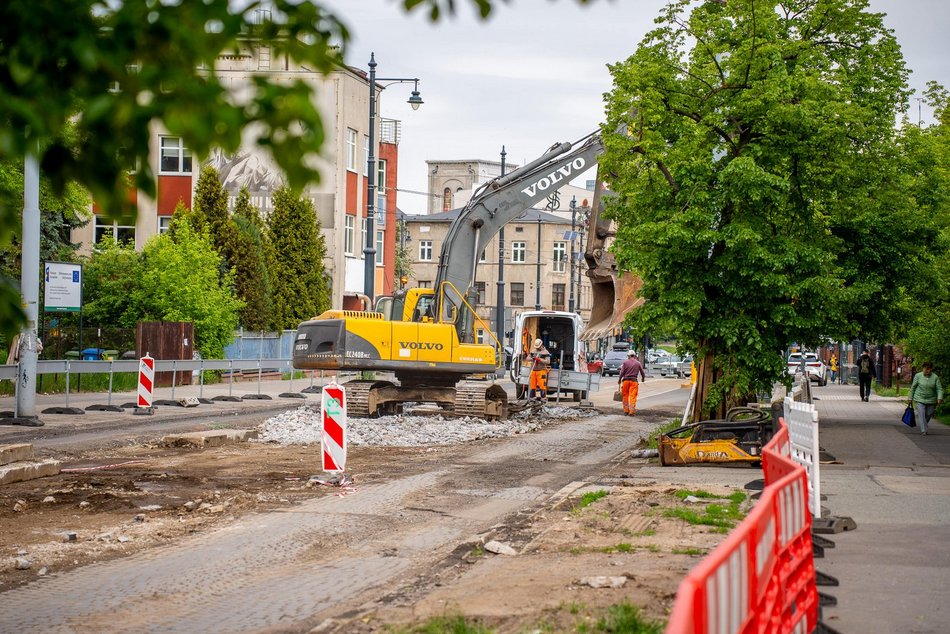 Łódź. Remont Rzgowskiej w Łodzi na pełnych obrotach. Zniknęło torowisko MPK Łódź i stary asfalt!