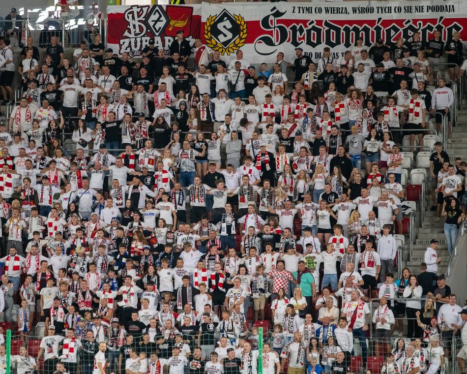 Mecz ŁKS Łódź – Korona Kielce. Kibice na trybunach stadionu przy al. Unii