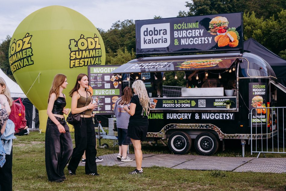 Strefa gastro na Łódź Summer Festival 2025. Sprawdź, co zjesz w food truckach!