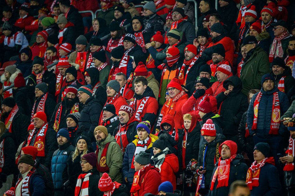 Łódź. Kibice na meczu Widzewa Łódź z Koroną Kielce