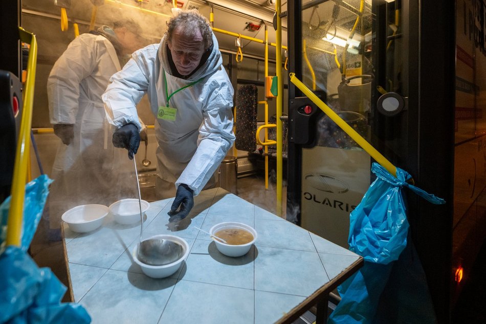 Łódź. Autobus dla osób w kryzysie bezdomności w Łodzi wyruszył w trasę