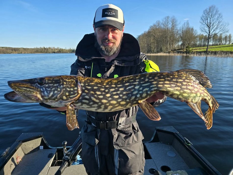 Łódź. Ma swój „haczyk” na ryby. Wędkarz Jakub Dziki z Łodzi produkuje własne przynęty