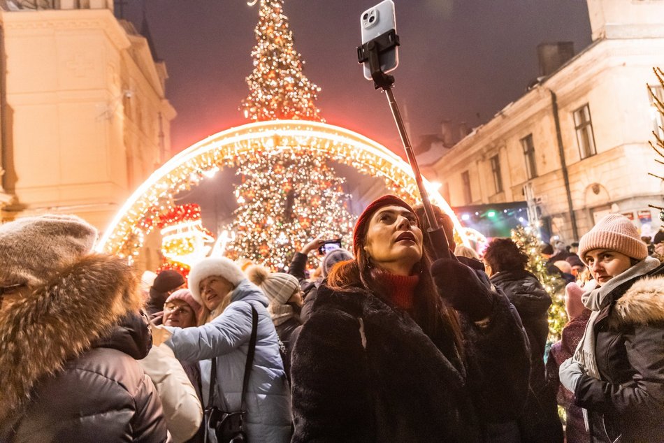Tłumy na otwarciu Jarmarku Bożonarodzeniowego w Łodzi. Byłeś/aś? Znajdź się na zdjęciach!