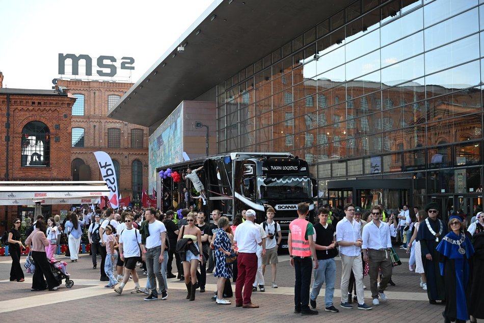 Łódź. Juwenalia 2026 w Łodzi czas start! Kolorowa parada studentów przeszła Piotrkowską