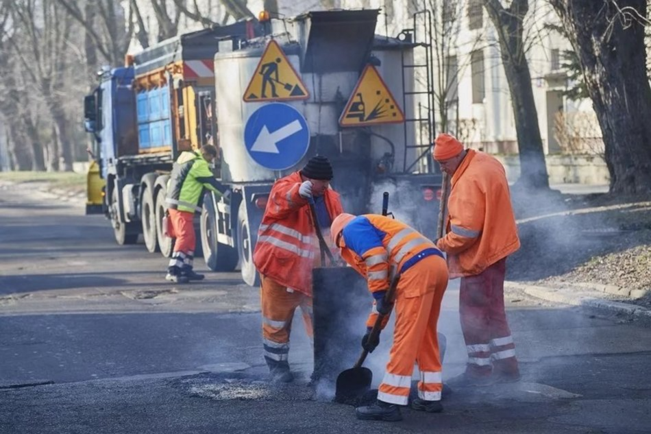 Łódź. Setki remontów dróg w Łodzi to mniej dziur i odszkodowań. Sprawdź, jak zgłosić ubytek w jezdni