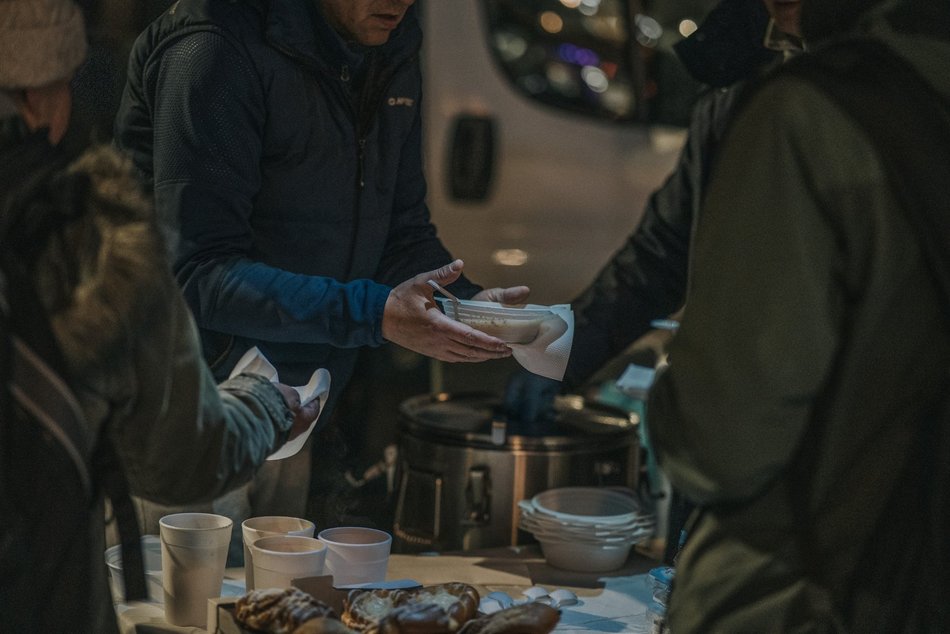 Łódź. Namiot Pełen Wsparcia w Pasażu Schillera