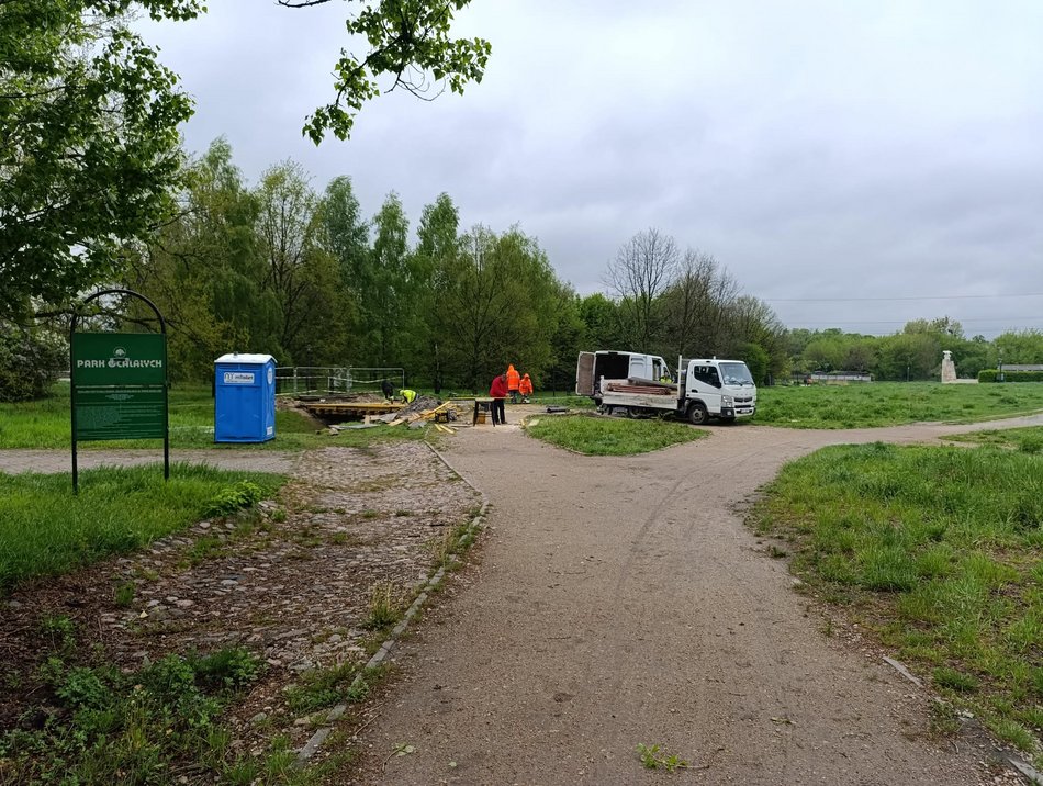 Odbudowa mostku w parku Ocalałych w Łodzi. Wróci ułatwienie dla pieszych i rowerzystów