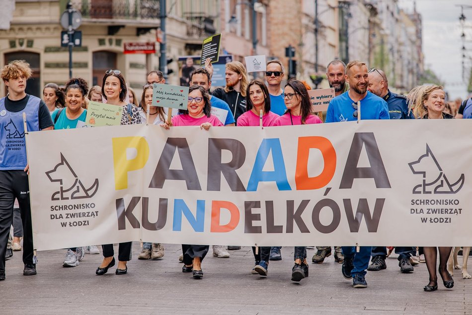 Łódź. Parada Kundelków na Piotrkowskiej