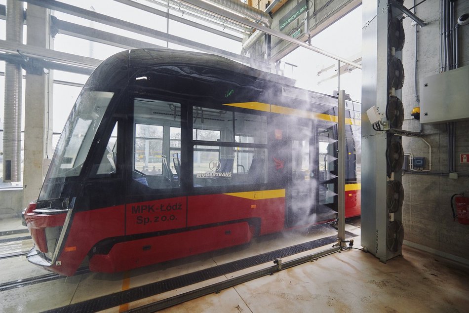 Łódź. Tramwaje i autobusy MPK Łódź do kąpieli. Na co dzień, nie tylko od święta!