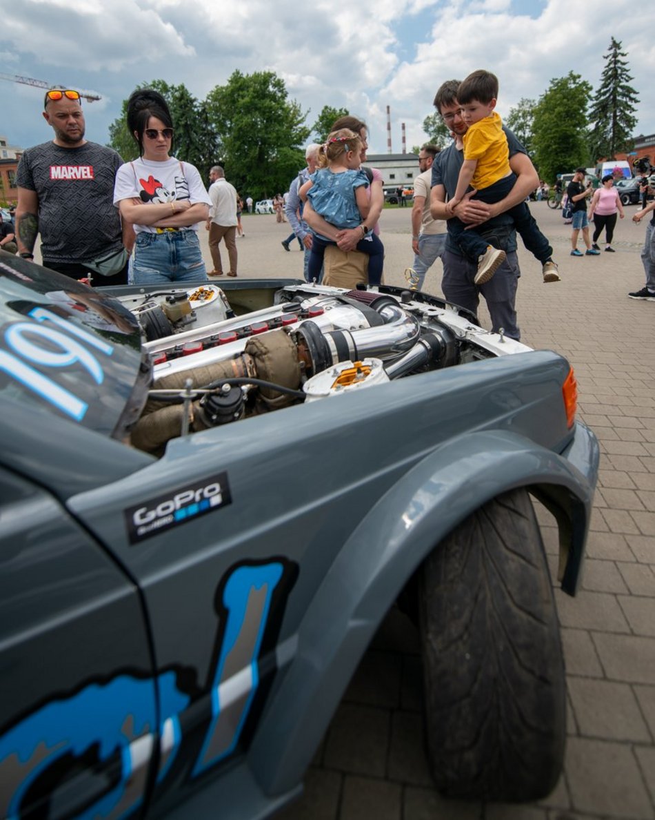 Łódź. Zlot Mercedesów w Ogrodach Geyera w Łodzi. Nie lada gratka dla fanów motoryzacji