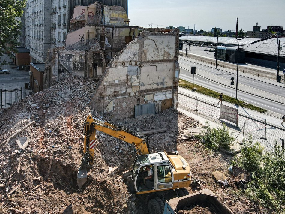 Wyburzanie kamienicy przy ul. Składowej 14 w Łodzi