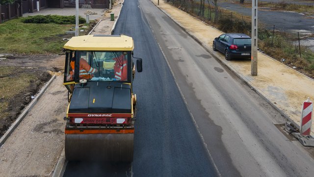 Na Śląskiej układają nowy asfalt. Kiedy skorzystamy z odnowionej drogi?