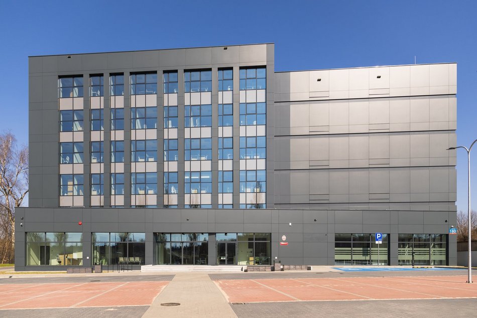 Łódź. Nowy Wydział Ksiąg Wieczystych gotowy. Kryje ponad 40 kilometrów półek