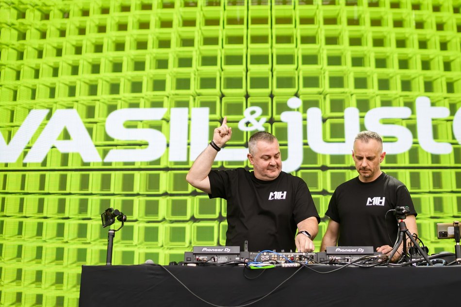 Didżeje rozgrzewają publiczność Łódź Summer Festival 2025. Muzyczne sety między koncertami