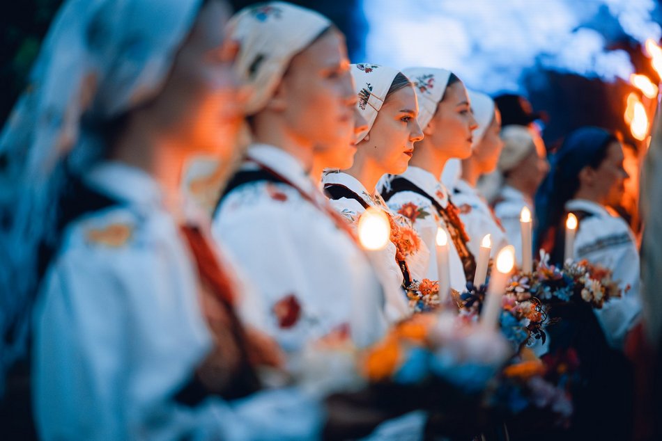 Łódź. Noc Świętojańska w Ogrodzie Botanicznym w Łodzi. Magia światła, natury i folkloru