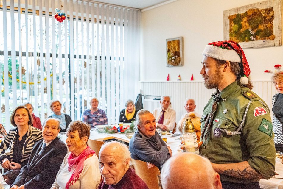 Seniorzy z Domów Dziennego Pobytu w Łodzi obdarowani przez harcerzy!