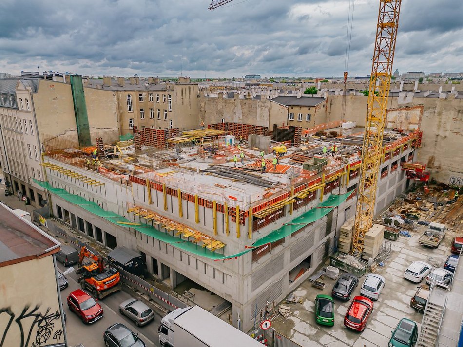 Łódź. Budowa parkingów wielopoziomowych w Łodzi. Zobacz, jak powstają kolejne piętra!