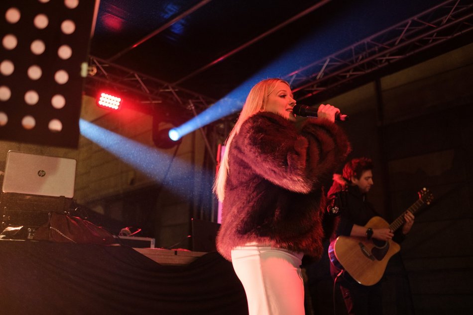 Gosia Andrzejewicz w Łodzi. Magiczny koncert kolęd na Piotrkowskiej